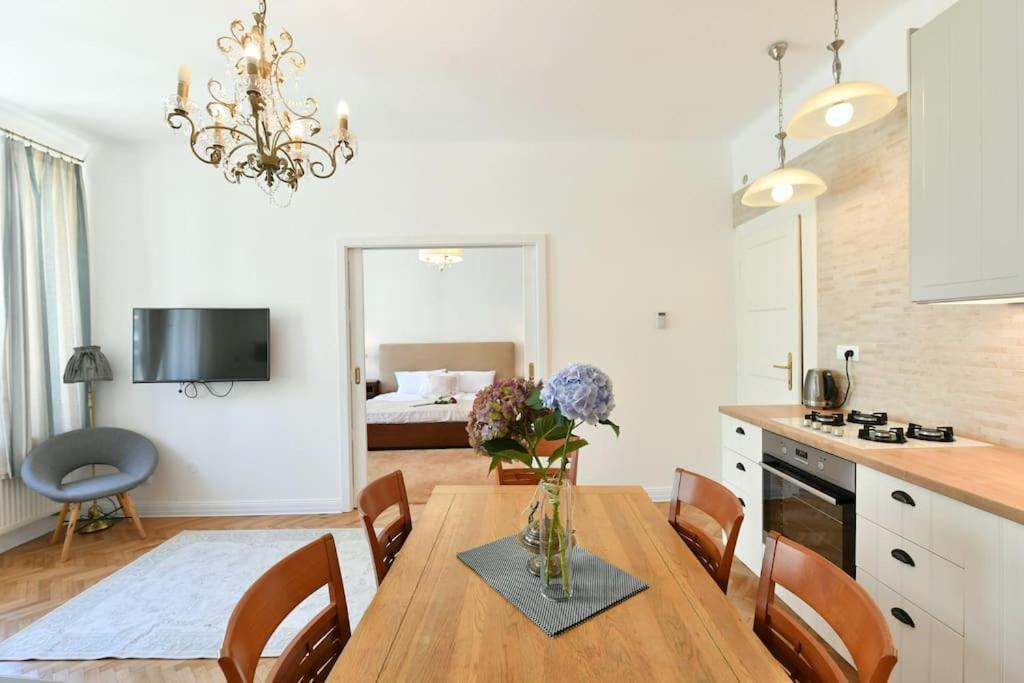 Luxury 3bedrs 2baths By Old Town Square