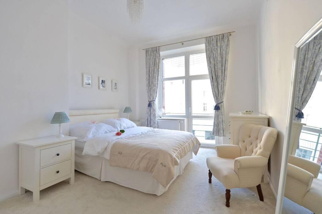 Apartment Luxury 3bedrs 2baths By Old Town Square