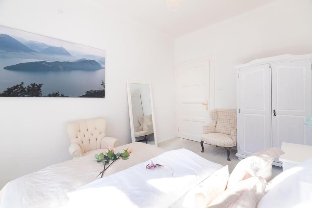 Luxury 3bedrs 2baths By Old Town Square Apartment