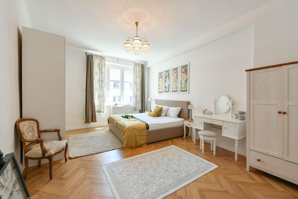 Luxury 3bedrs 2baths By Old Town Square Prague
