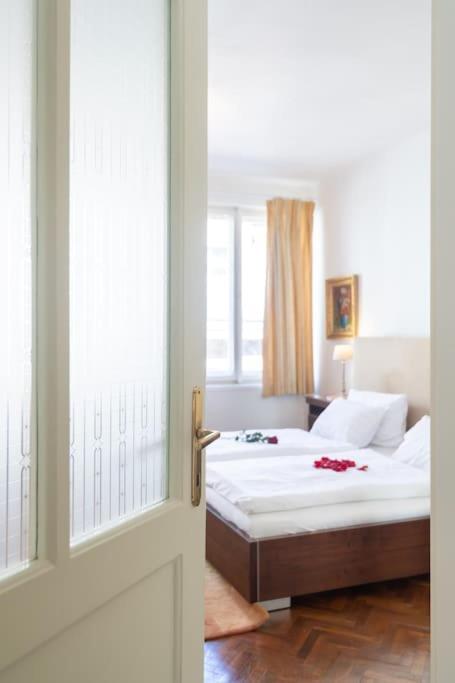 Luxury 3bedrs 2baths By Old Town Square Apartment Prague