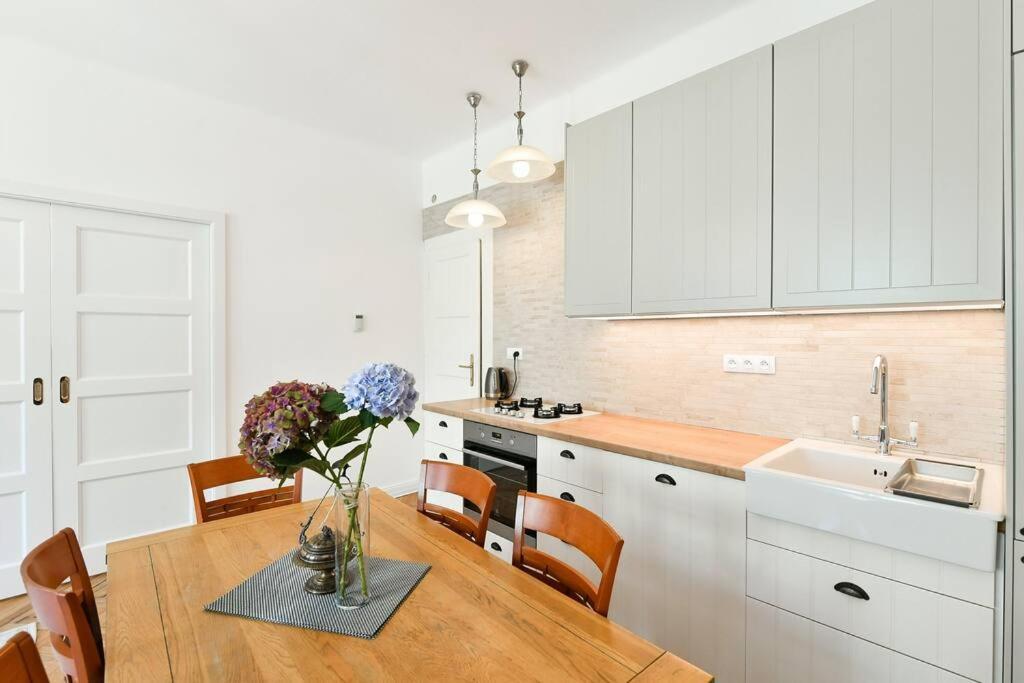 Luxury 3bedrs 2baths By Old Town Square *