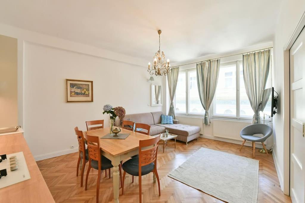Luxury 3bedrs 2baths By Old Town Square Prague